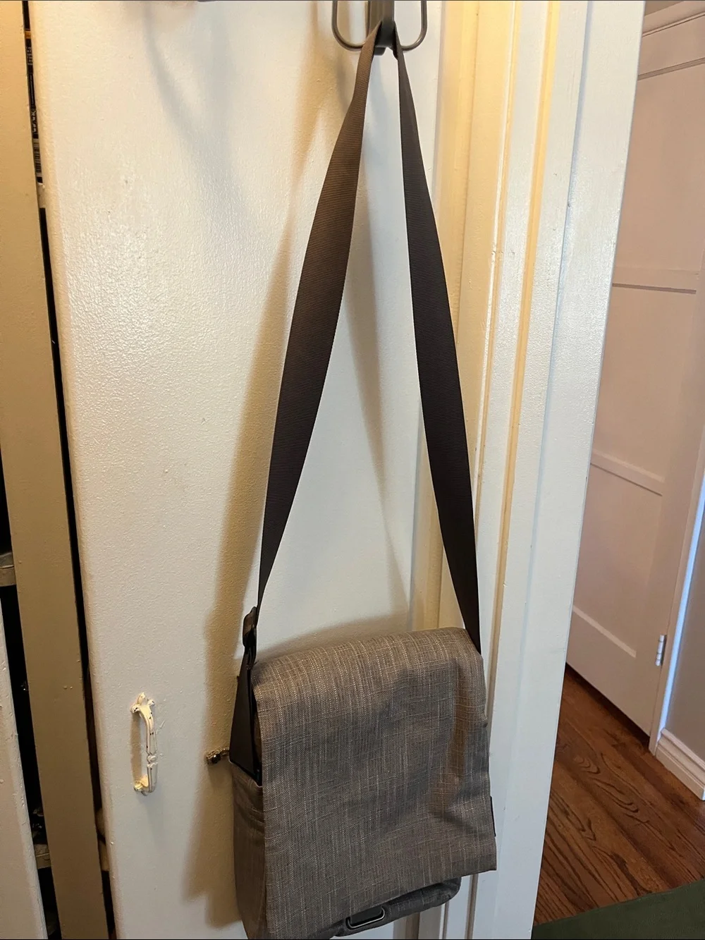 Booq Men's Gray Tech Messenger Bag with Adjustable Shoulder Strap